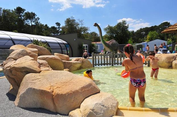 Hôtel Camping maeva Club Les Dinosaures à Talmont-Saint-Hilaire Extérieur photo